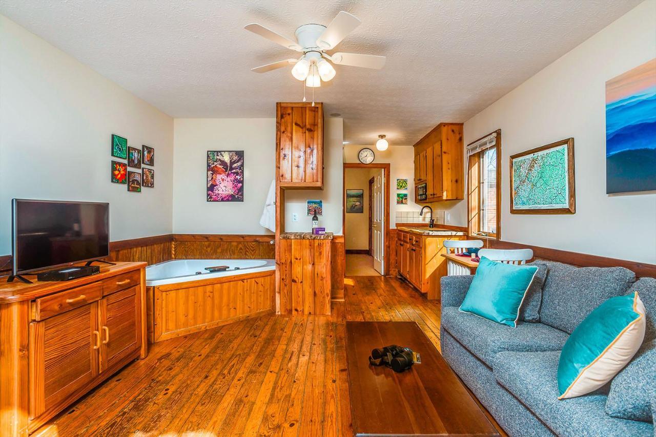Love Ridge Mountain Lodging Lyndhurst エクステリア 写真