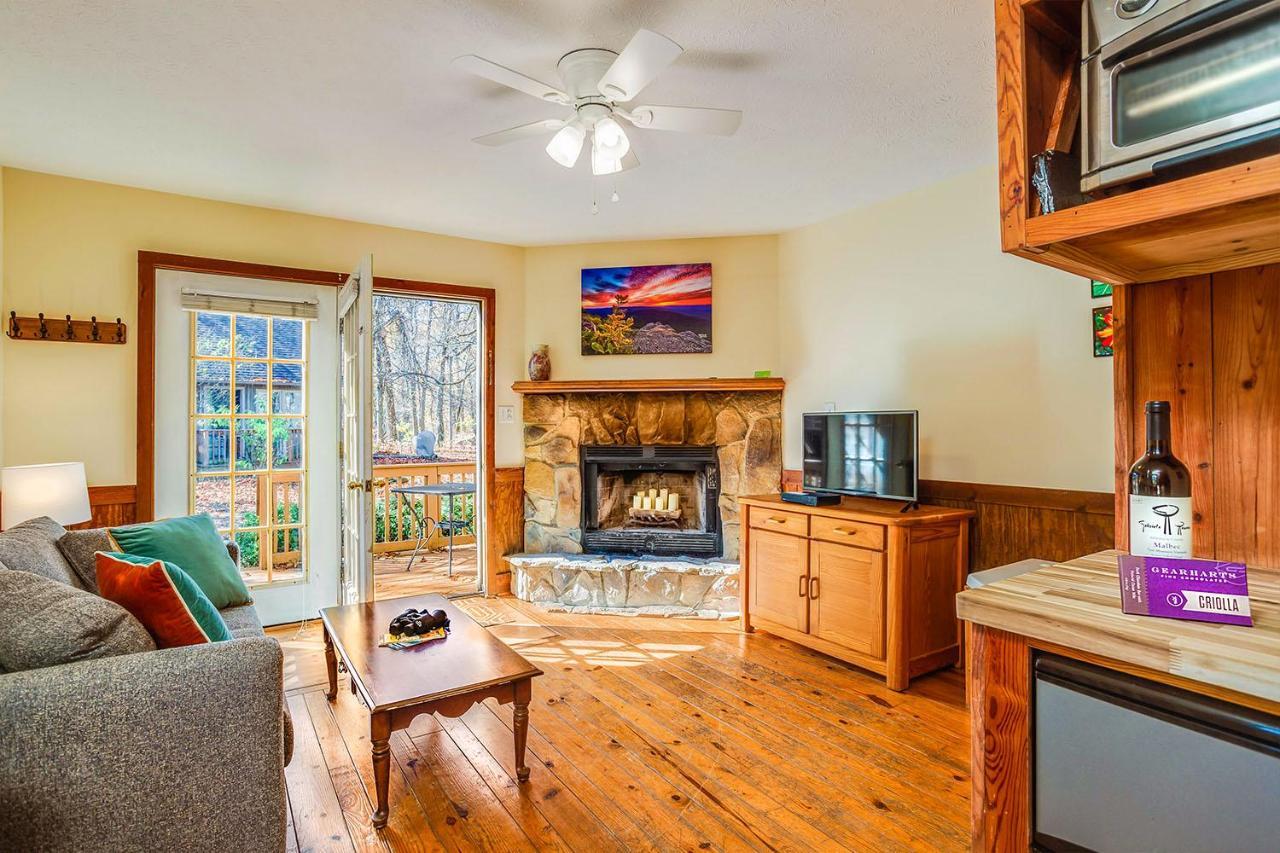 Love Ridge Mountain Lodging Lyndhurst エクステリア 写真