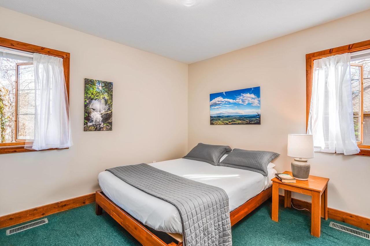Love Ridge Mountain Lodging Lyndhurst エクステリア 写真