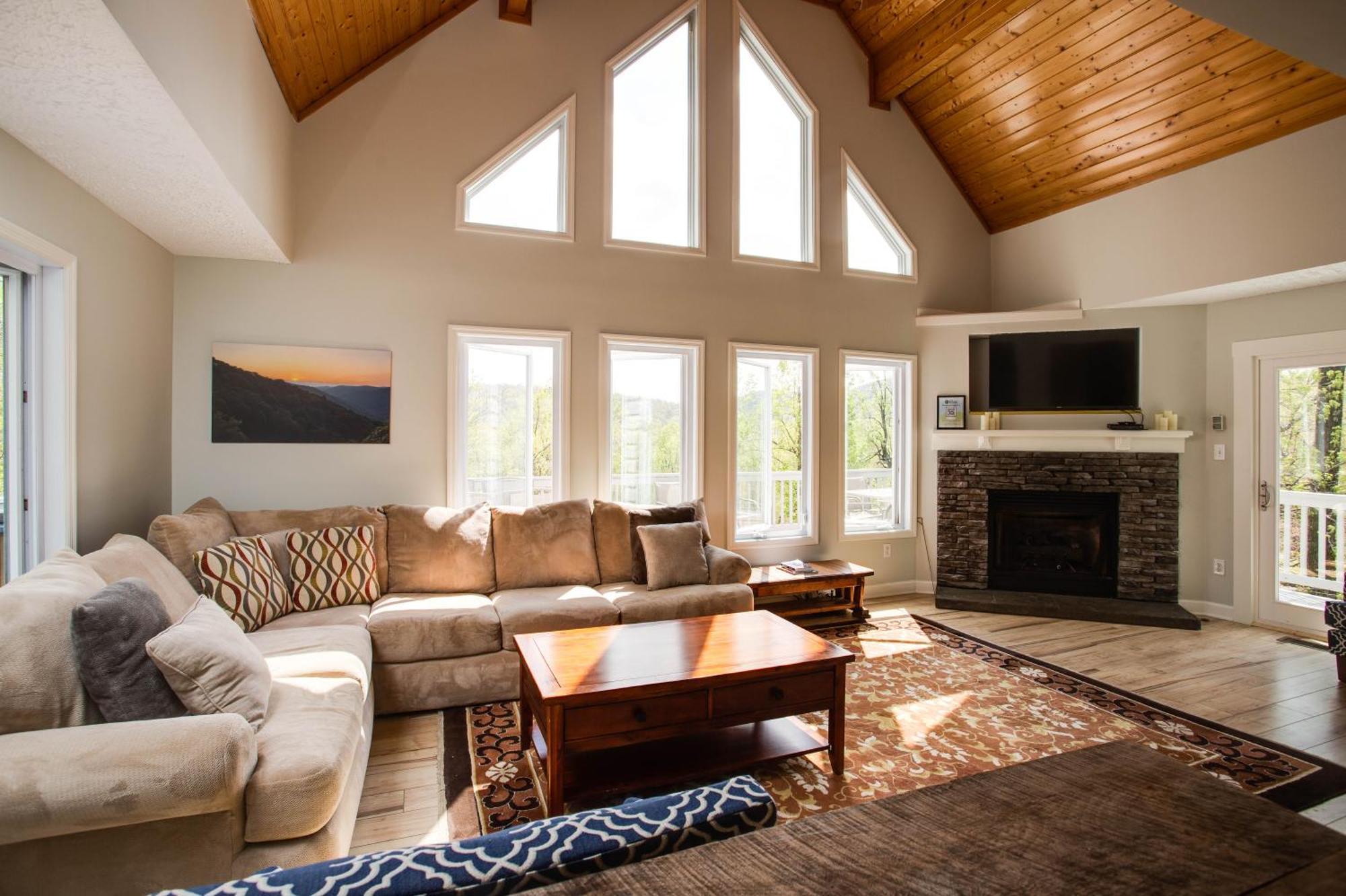 Love Ridge Mountain Lodging Lyndhurst エクステリア 写真