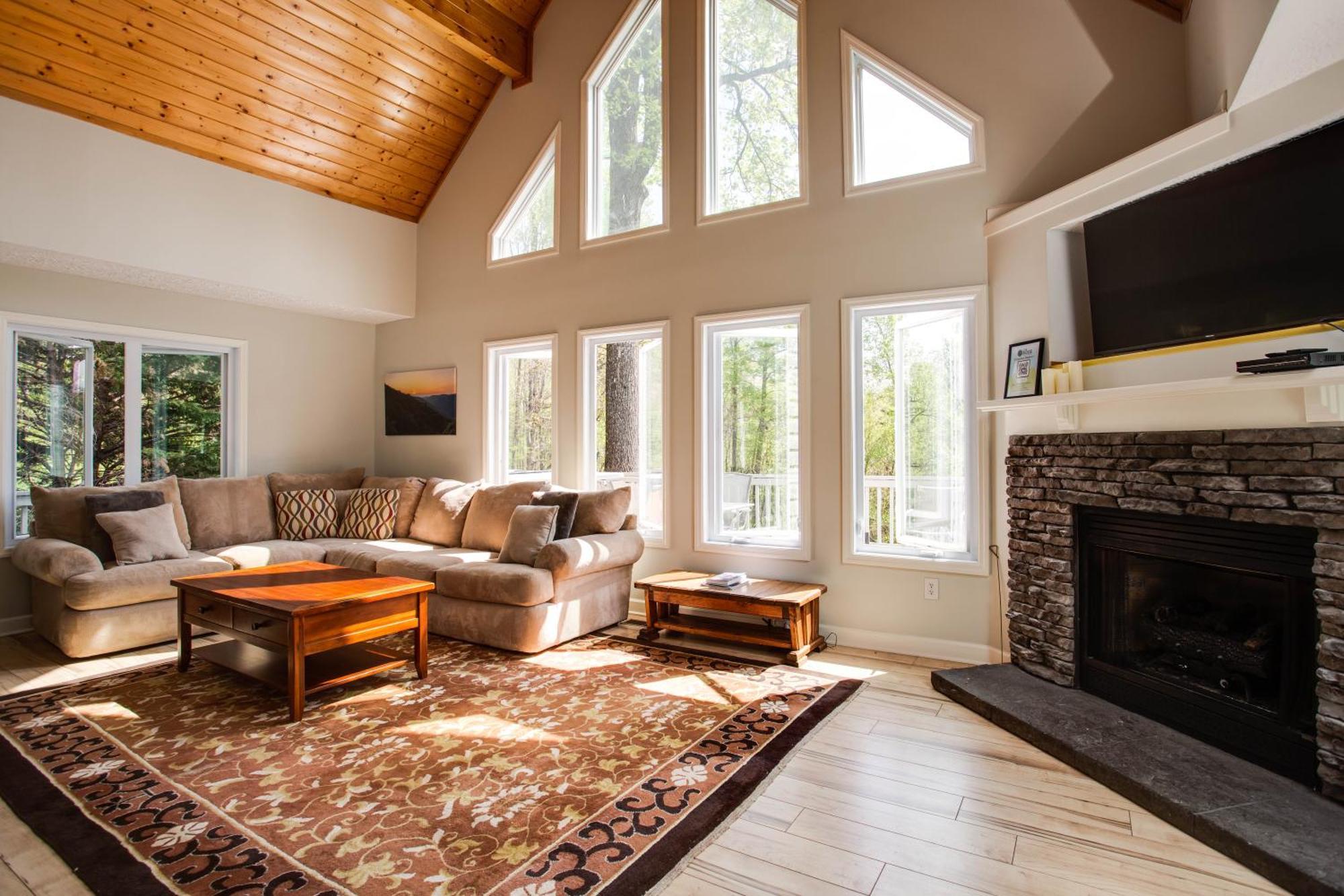 Love Ridge Mountain Lodging Lyndhurst エクステリア 写真