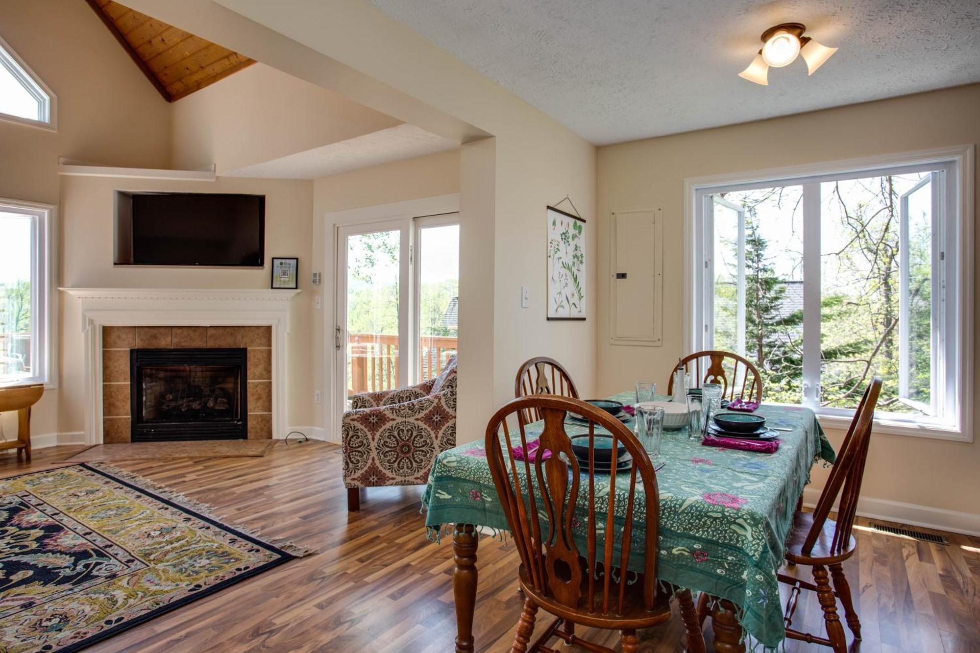 Love Ridge Mountain Lodging Lyndhurst エクステリア 写真